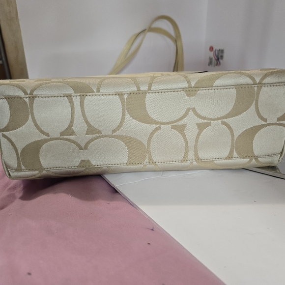 Coach shoulder bag 13x12x4 - Picture 14 of 16